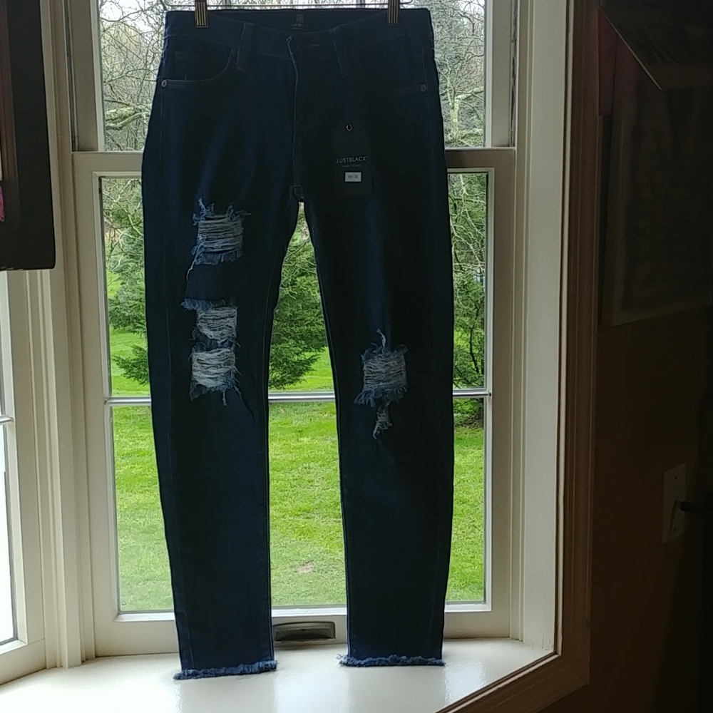 NEW WITH TAGS SUPER SOFT DISTRESSED JEANS
